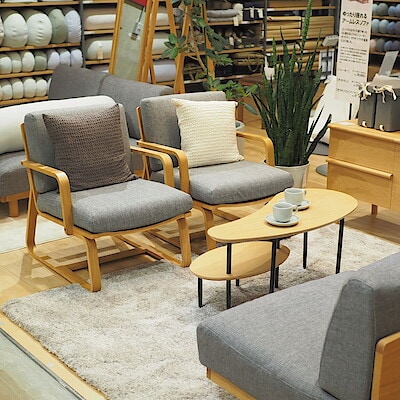 リビングでもダイニングでもつかえるソファチェア用アーム・オーク材